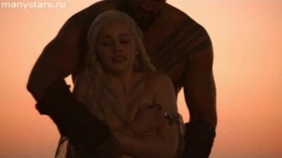 Emilia Clarke (Emilia Clarke) - Juego de Tronos
