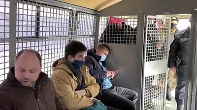 Vladimir Kara-Murza wurde aus unserem Polizeiwagen geführt, mit der Begründung, man brauche ihn für etwas anderes. – Man brachte ihn zur Lubjanka