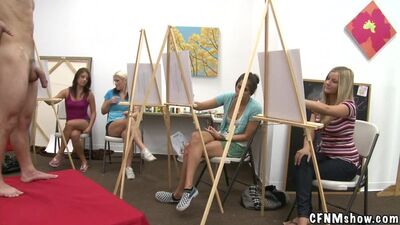 Espectáculo CFNM: la clase de arte cuenta con modelos masculinos muy cachondos