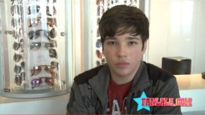 Nathan Kress est-il célibataire ? Nathan Kress parle de la femme de ses rêves
