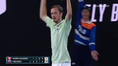 Miedwiediew – Auger-Aliassime. Zacięte zwycięstwo Daniila w ćwierćfinale Australian Open, który odrobił straty przy stanie 0:2, 26 stycznia 2022 r
