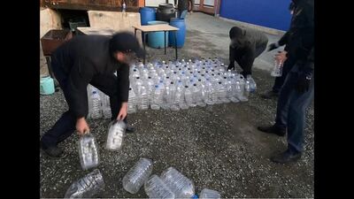 Intoxication massive due à de l'alcool de contrebande dans la région d'Orenbourg : 54 personnes touchées, 26 victimes, cinq enfants se retrouvent orphelins