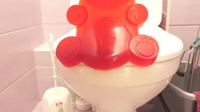 Der Gummibärchen Valera spricht über Fondue. (Informatives Video)
