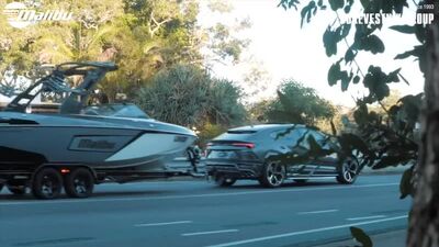 Malibu 23 LSV e Lamborghini Urus. A combinação perfeita