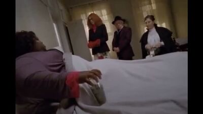 Madison Montgomery es una zorra sin escrúpulos a la que le encantan las bebidas fuertes, las pollas grandes y los líos