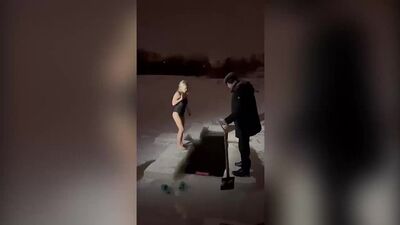 Afogou-se num buraco no gelo durante a festa da Epifania