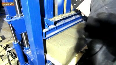 Prensa vibratória hidráulica para produção de blocos VPG-1000 da TechTron Kirov