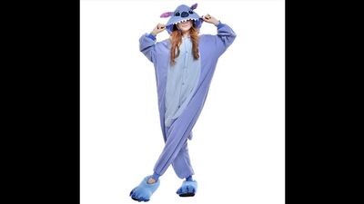 Pigiama kigurumi di Stitch, taglia L per adulti, acquistabile a un prezzo conveniente tramite Posta Russa con pagamento alla consegna