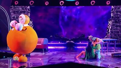 «Маска» Неваляшка (Стас П’єха) — «Супердівчина»