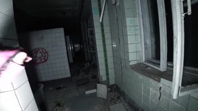 [ALEXANDRA KIEVSKAYA] CI HANNO SORPRESO DEI TOSSICODIPENDENTI IN UN EDIFICIO ABANDONATO