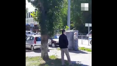 Tioumen. Bouclage de la circulation près d'une banque sur la route de Tchervishev