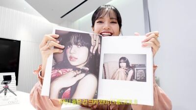 Lisa von Blackpink präsentiert zwei Fotobücher – russische Synchronisation