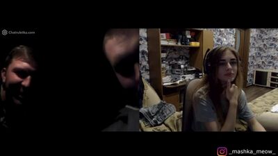 [Mareasy] CHAT RULETA | REACCIÓN DE LA GENTE ANTE LA VOZ EN EL CHAT RULETA: UNA CHICA CON VOZ DE HOMBRE
