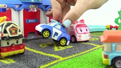 Des dessins animés sur les petites voitures Robocar Poli ! L'équipe de secours. Brunner est en danger ! Des jouets de construction