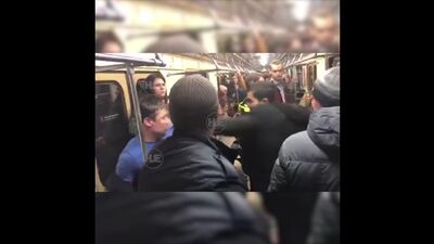 Uma briga no metro de Moscovo foi filmada
