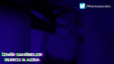 La maîtresse Burcu et Azra transforment leur esclave en fétichiste des pieds #maîtresse #esclave #pieds #BDSM