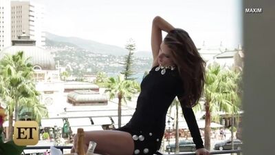 Alessandra Ambrosio posa completamente nuda sulla copertina di Ma
