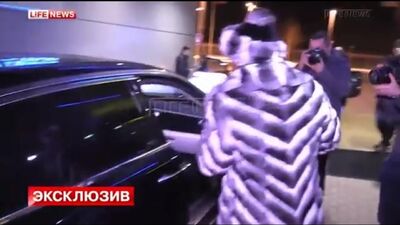 Floyd Mayweather est arrivé en Russie vêtu d'un manteau de fourrure et d'un bonnet