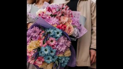 Vous savez donc déjà quelles fleurs elle aime, mais vous ne savez pas encore quoi joindre à ces fleurs ?
