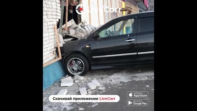 Жінка на автомобілі зруйнувала половину будинку в Комсомольську-на-Амурі