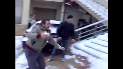 Los armenios se lanzan bolas de nieve en una boda ))))