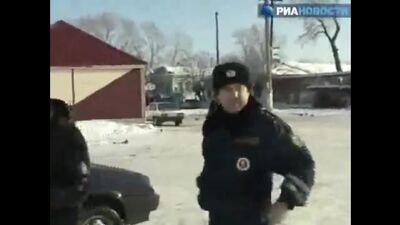 Um agente da Polícia de Trânsito comeu um suborno à vista dos agentes operacionais