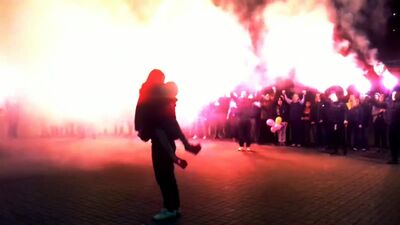 Il ragazzo alla moda di Mamin e il tipo trasandato di Papin le hanno chiesto di sposarli