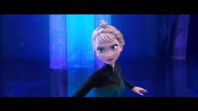 La chanson d'Elsa. Je craque complètement pour ses mouvements... et sa démarche ).mp4