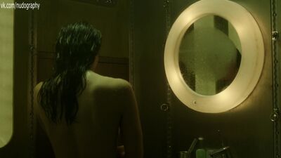 Мокра після душу — Мелісса О’Ніл (Melissa O'Neil) у серіалі «Темна матерія» (Dark Matter, 2015) s01e12 (1080p)