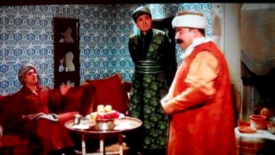 Sümbül Aga dit que c'est désormais Gül Şah Hatun qui dirigera le harem