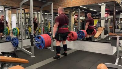 Pawło Nakoneczny podnosi 360 kg w serii po 5 powtórzeń