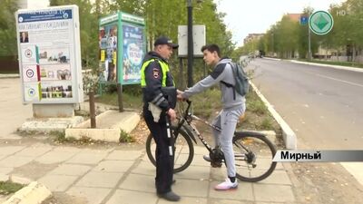 Os agentes da Polícia de Trânsito realizam operações preventivas em Mirny