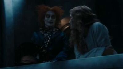 O que é que um corvo e uma secretária têm em comum?