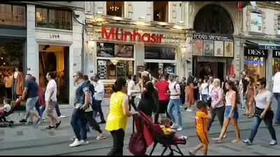 Pornografia em público na Rua Istiklal