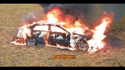 Блогер Михаил Литвин дилермен даудан кейін 13 миллион рубль тұратын Mercedes көлігіне өрт қойды