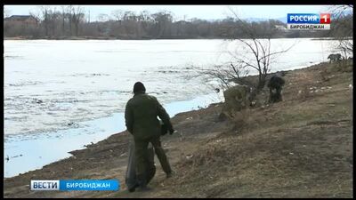 À Birobidzhan, des militants nettoient les lieux publics(1).mp4