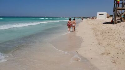 Passeio a pé pela praia de nudismo Platja des Trenc, Passeio pela praia de nudismo, Maiorca, Espanha 4K