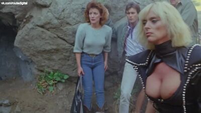 Michelle Bauer desnuda, Sybil Danning, etc. - «The Phantom Empire» (1988) HD 1080p Blu-ray: ver online