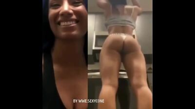 Sasha Banks : twerk avec son gros cul (18+)