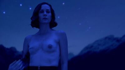 Embeth Davidtz desnuda - Ray Donovan, temporada 4, episodio 6 (2016)