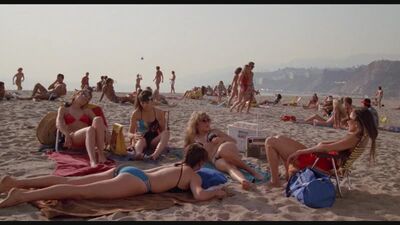 Elizabeth Daily, Deborah Foreman i inni nago – „Valley Girl” (1983) HD 1080p Blu-ray – obejrzyj online