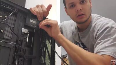 El hermano de Tyler1 monta un ordenador | Twitch House