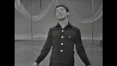 Paul Anka com «Young, Alive And In Love» no The Ed Sullivan Show (1962)