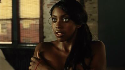 Condola Rashad nago (zasłonięta) – 30 Beats (2012) HD 1080p Obejrzyj online / Кондола Рашад – 30 ударов