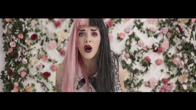 Programa duplo: Soap e Training Wheels – Melanie Martinez