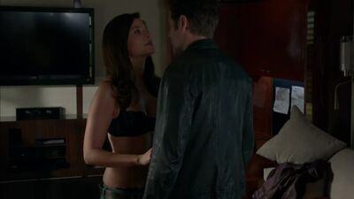 Mercedes Masohn - Californication s07e08 (2014) HD 1080p Nue ? Sexy ! Regarder en ligne