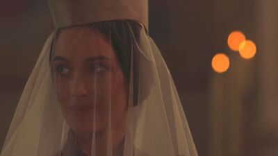 Сейді Фрост, Вайнона Райдер, Моніка Беллуччі та ін. у сценах оголеності — «Дракула» (1992)