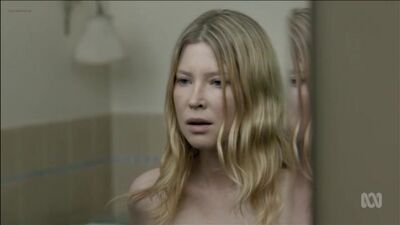 Emma Booth Nua - Glitch (2015) 1.ª temporada, episódios 1 a 6