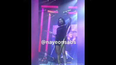Da küsst Chaeyoung ihr Erdbeer-Lippen-Tattoo – ich bin so schwul, oh mein Gott