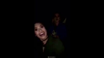 Demi, Wilmer y sus amigos en el Fleetwood Mac Fest, en el Fonda Theatre de Los Ángeles, el 10 de febrero